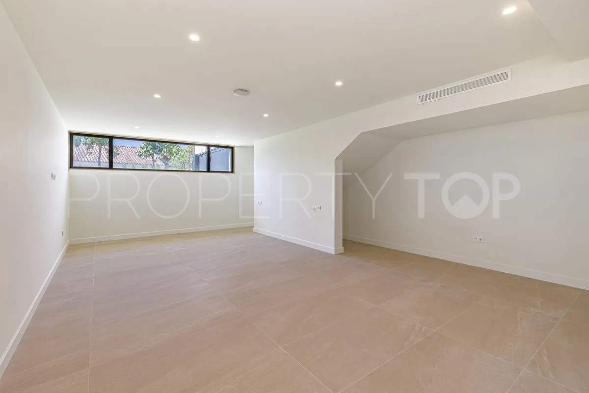 Zona F, villa de 4 dormitorios en venta