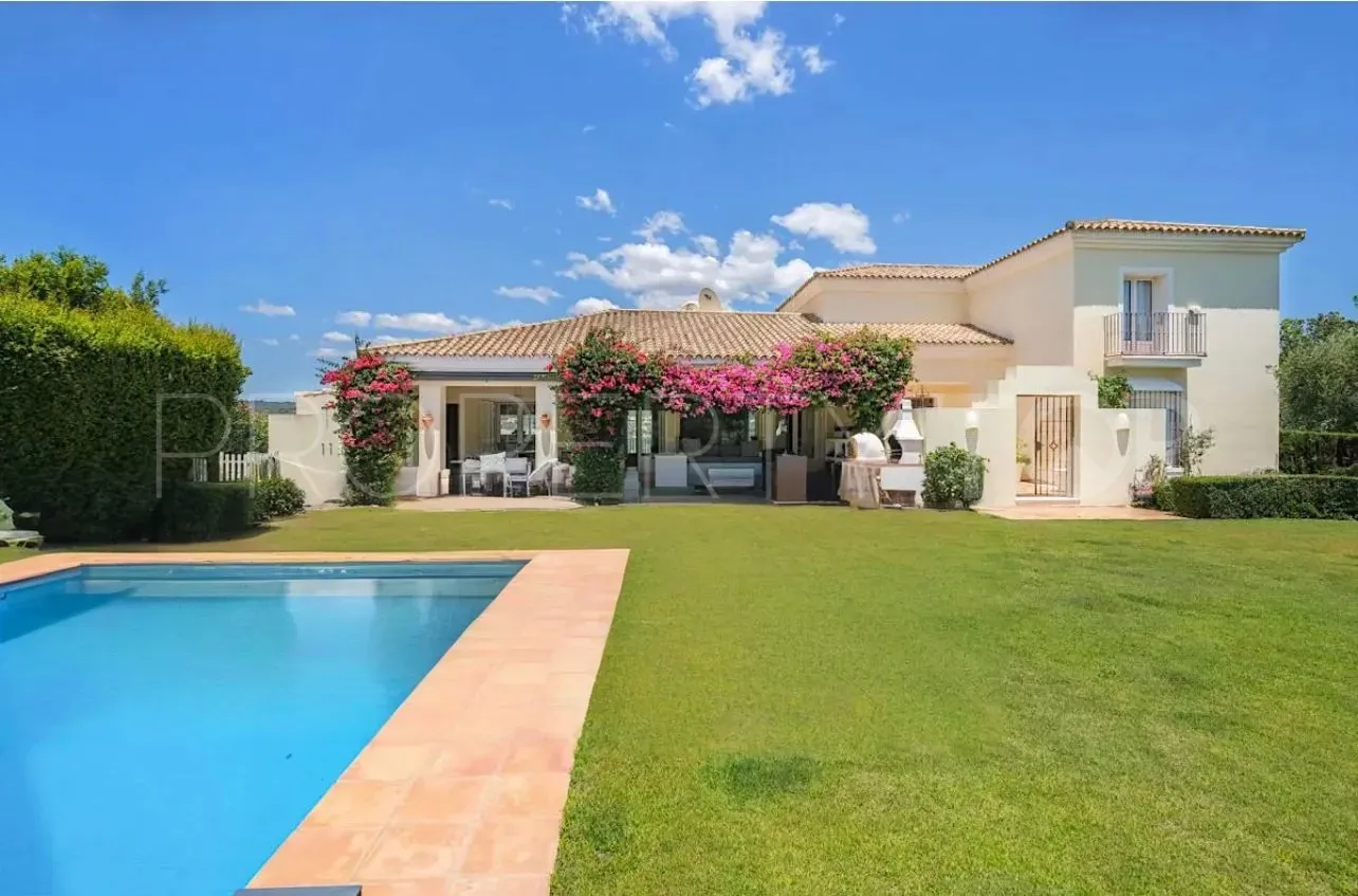 Chalet en venta con 4 dormitorios en Zona F