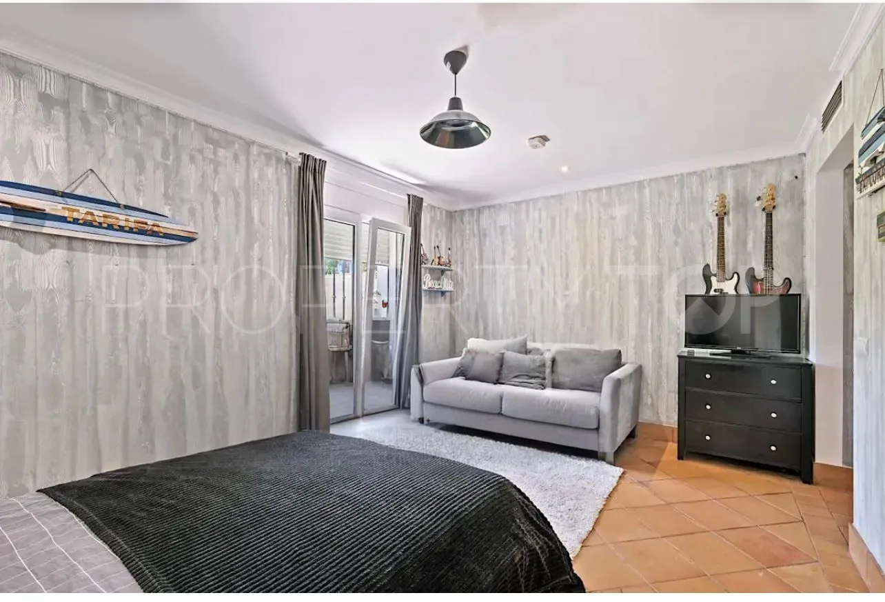 Chalet en venta con 4 dormitorios en Zona F