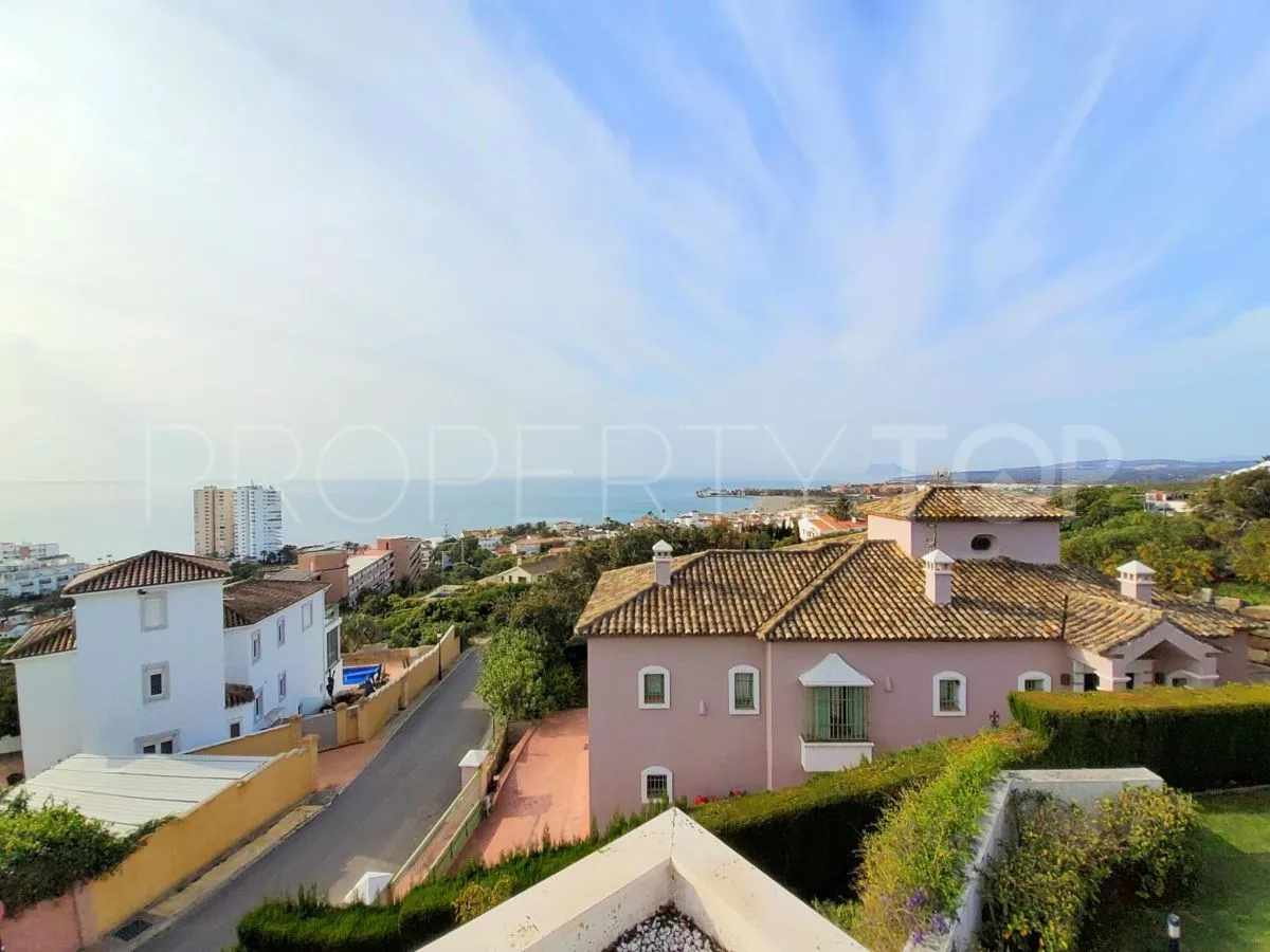 For sale villa with 5 bedrooms in Torreguadiaro