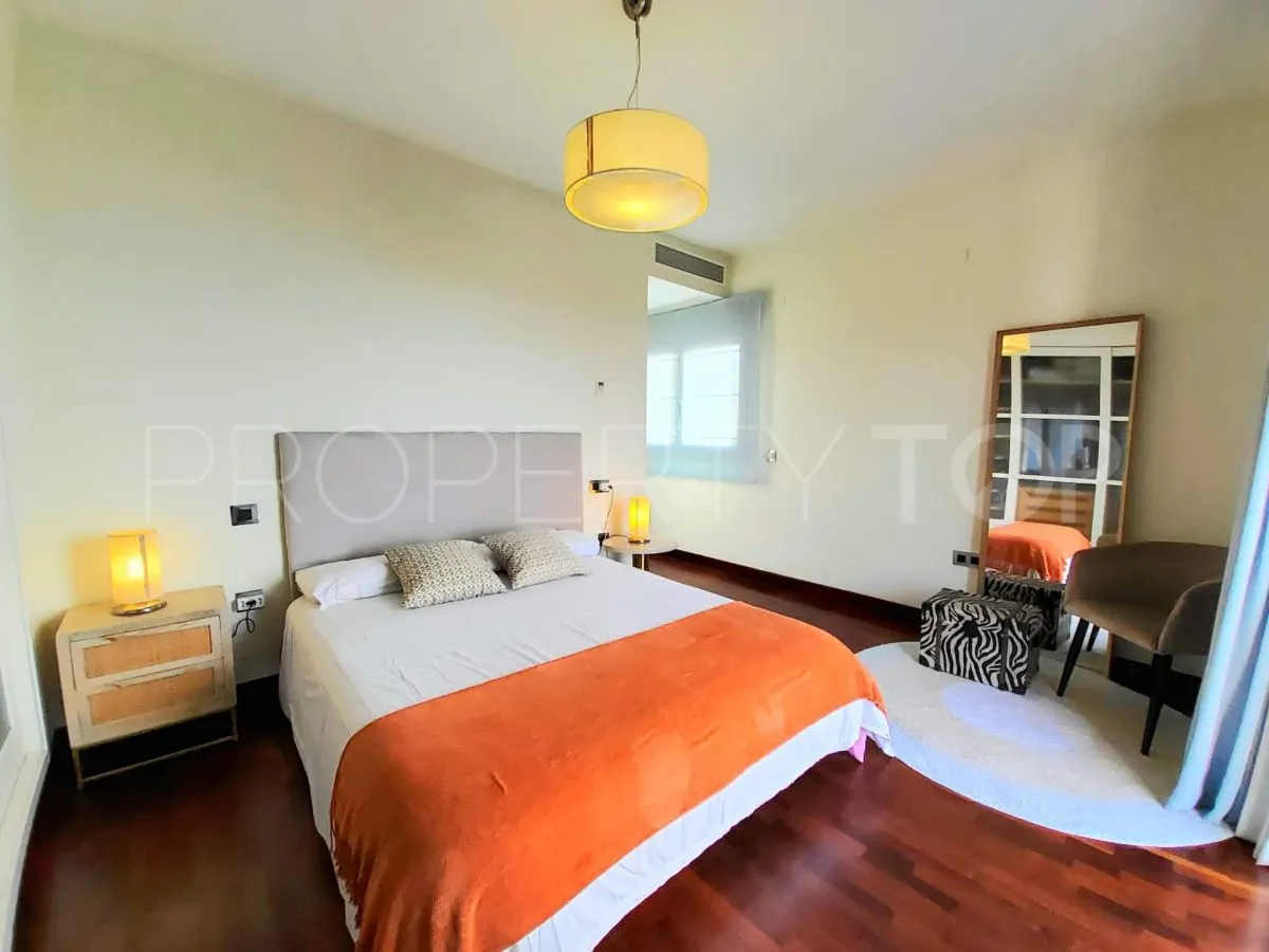 For sale villa with 5 bedrooms in Torreguadiaro
