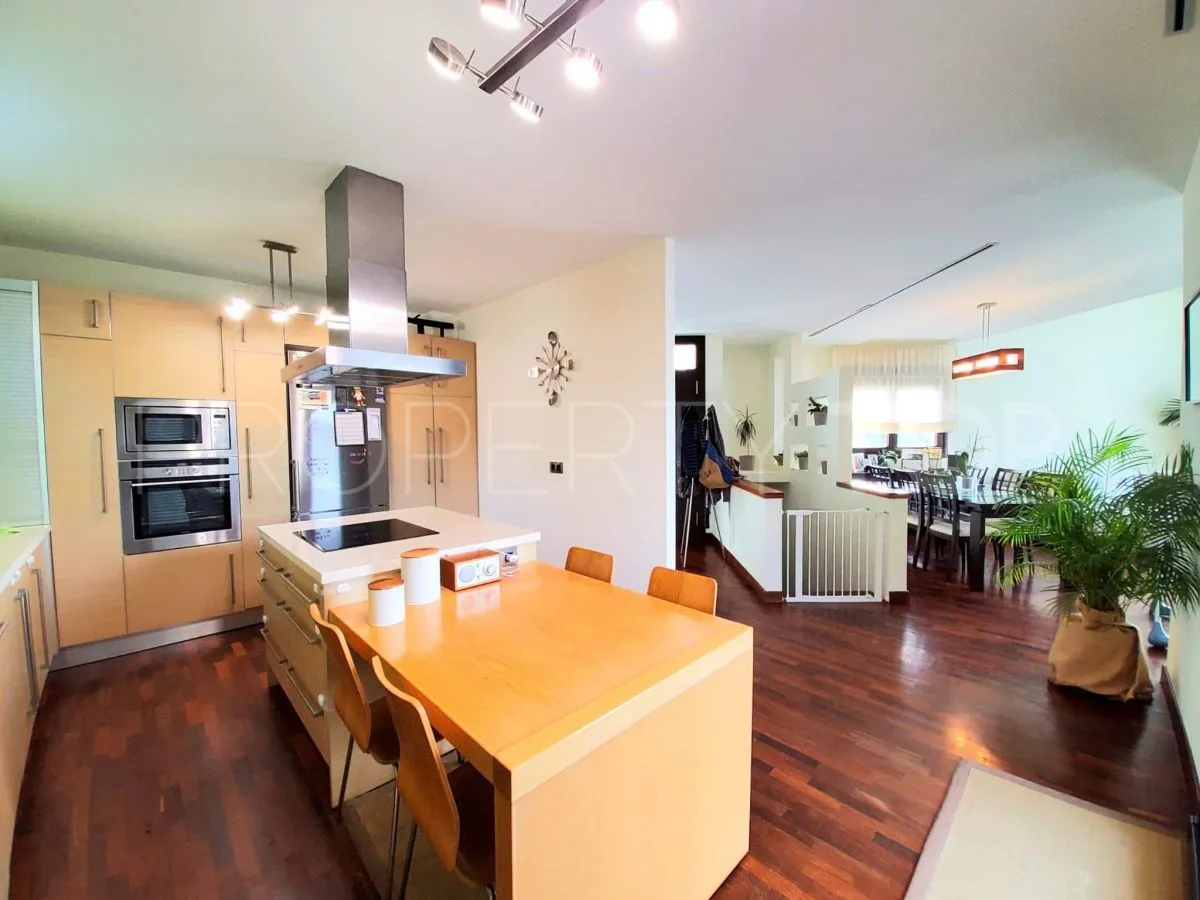 For sale villa with 5 bedrooms in Torreguadiaro