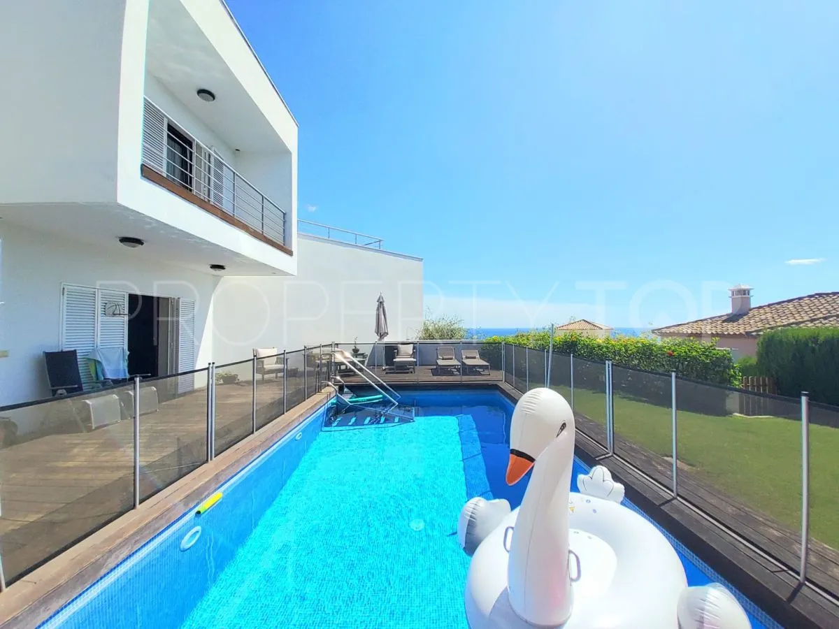 For sale villa with 5 bedrooms in Torreguadiaro