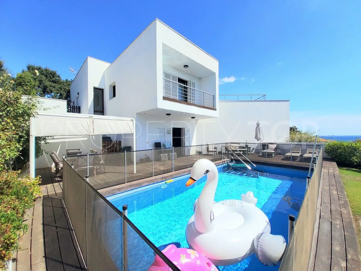 For sale villa with 5 bedrooms in Torreguadiaro