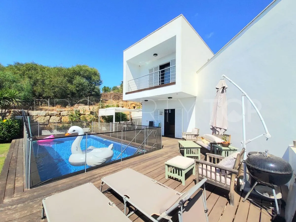 For sale villa with 5 bedrooms in Torreguadiaro