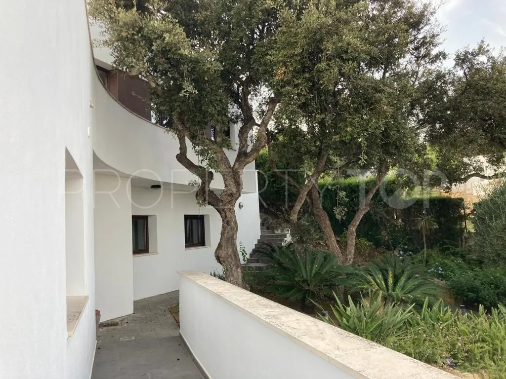 For sale villa with 5 bedrooms in Torreguadiaro