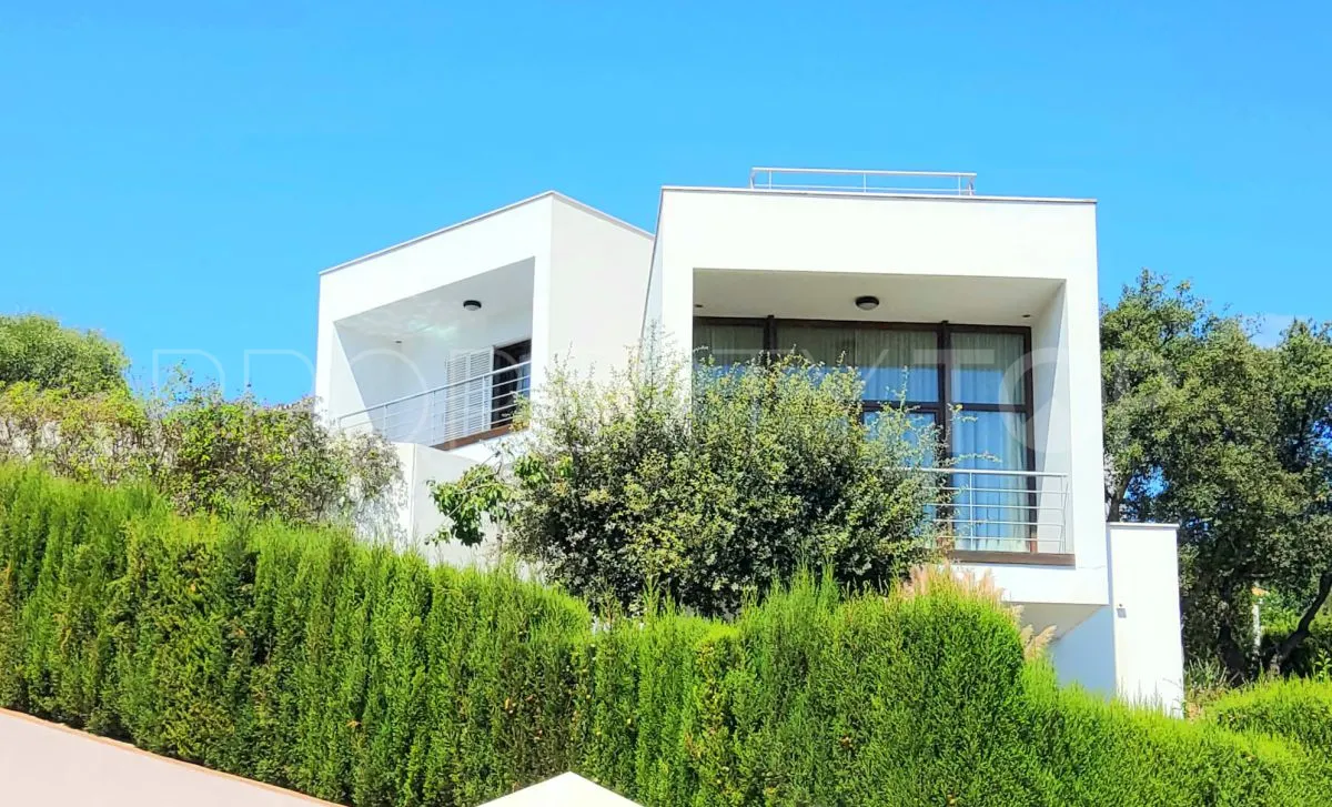 For sale villa with 5 bedrooms in Torreguadiaro