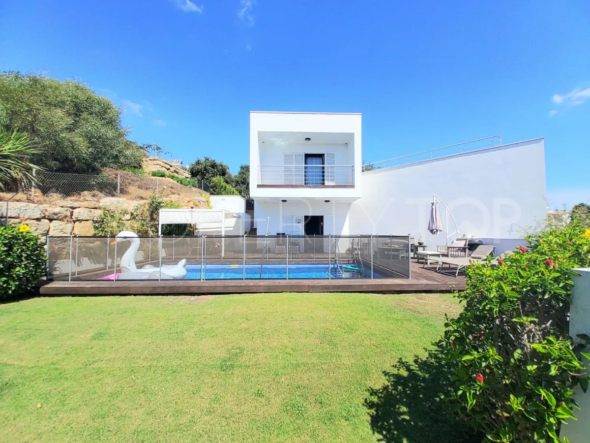 For sale villa with 5 bedrooms in Torreguadiaro