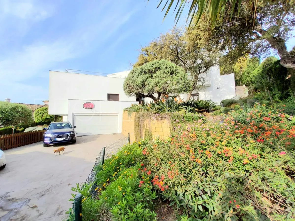 For sale villa with 5 bedrooms in Torreguadiaro