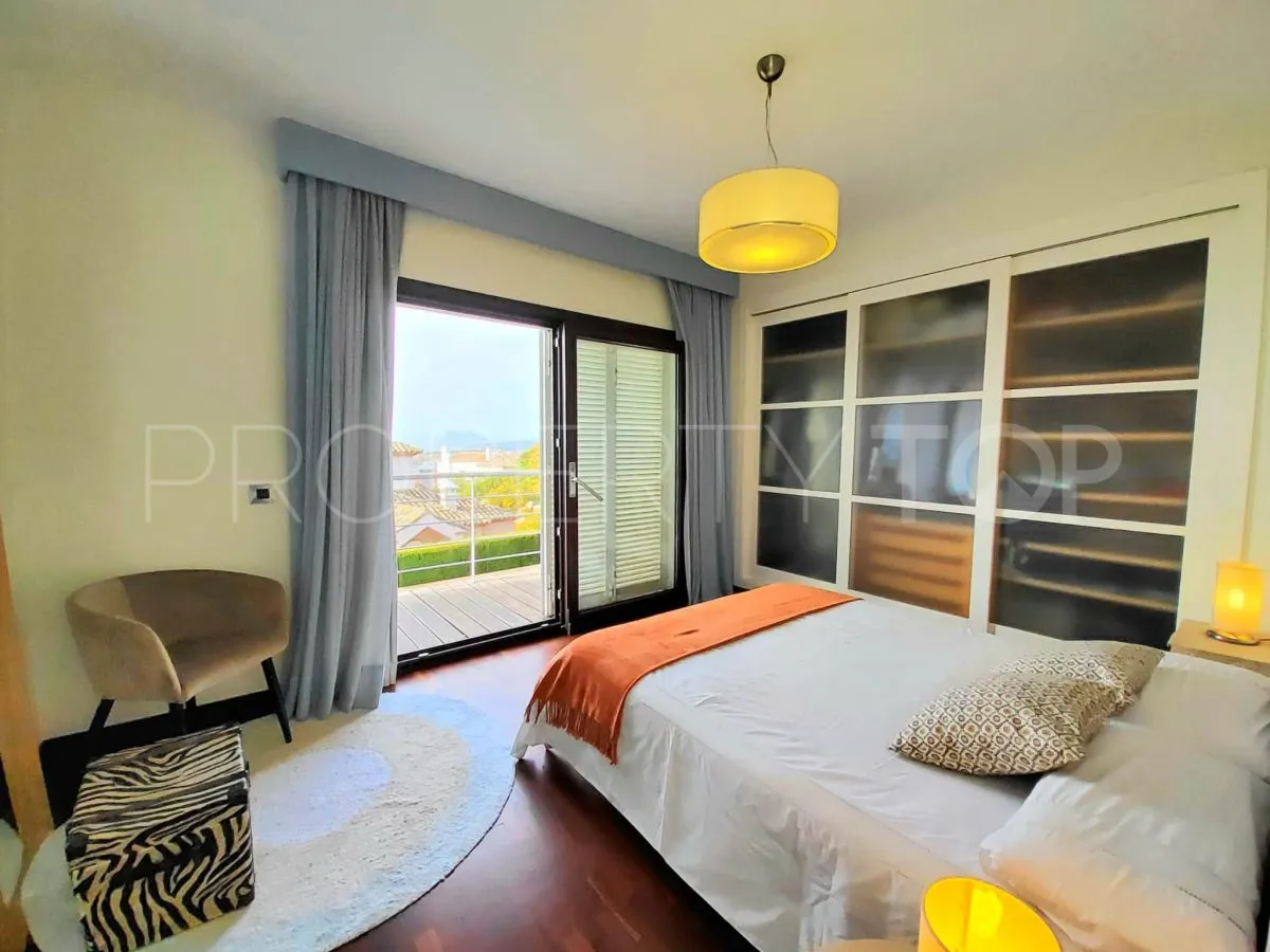 For sale villa with 5 bedrooms in Torreguadiaro