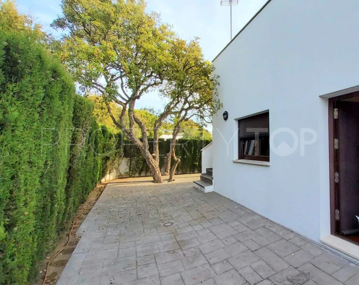 For sale villa with 5 bedrooms in Torreguadiaro