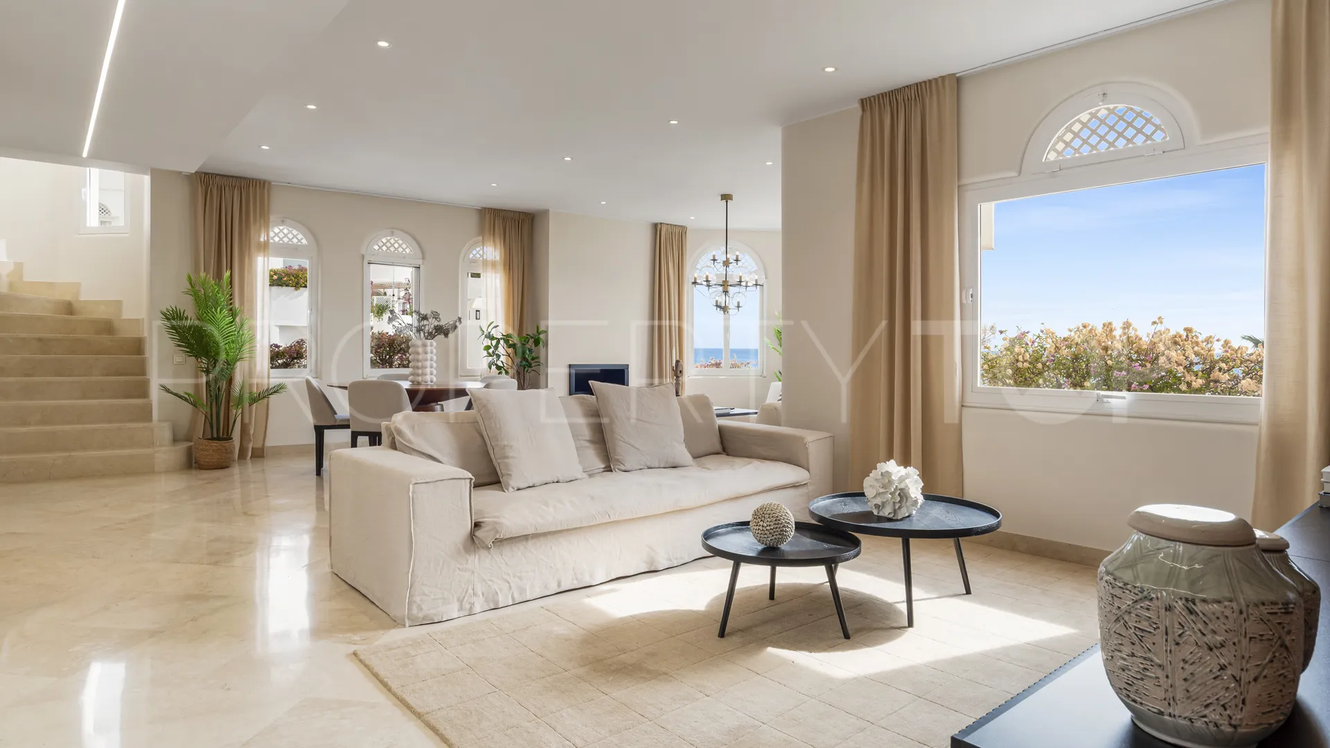 Duplex penthouse with 3 bedrooms for sale in Marbella Golden Mile