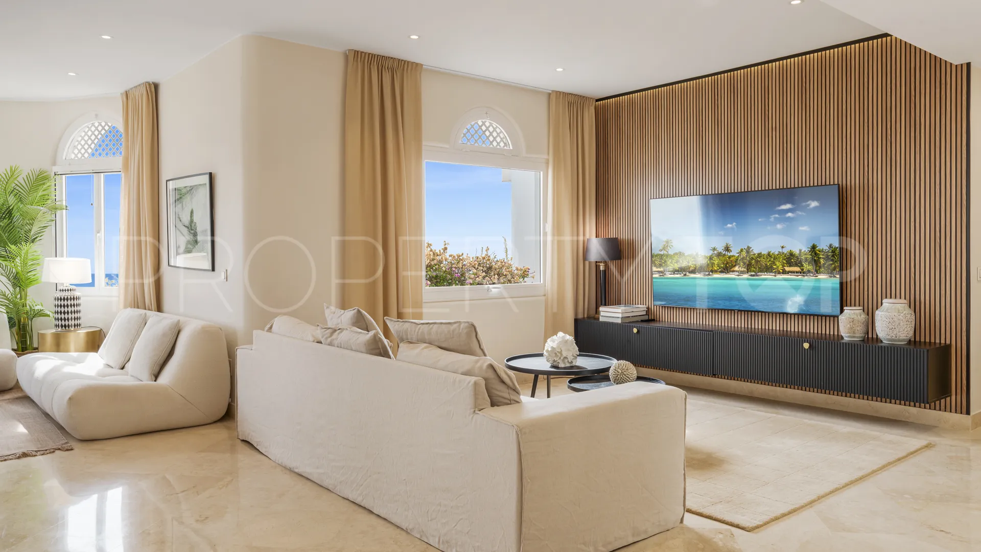 Duplex penthouse with 3 bedrooms for sale in Marbella Golden Mile