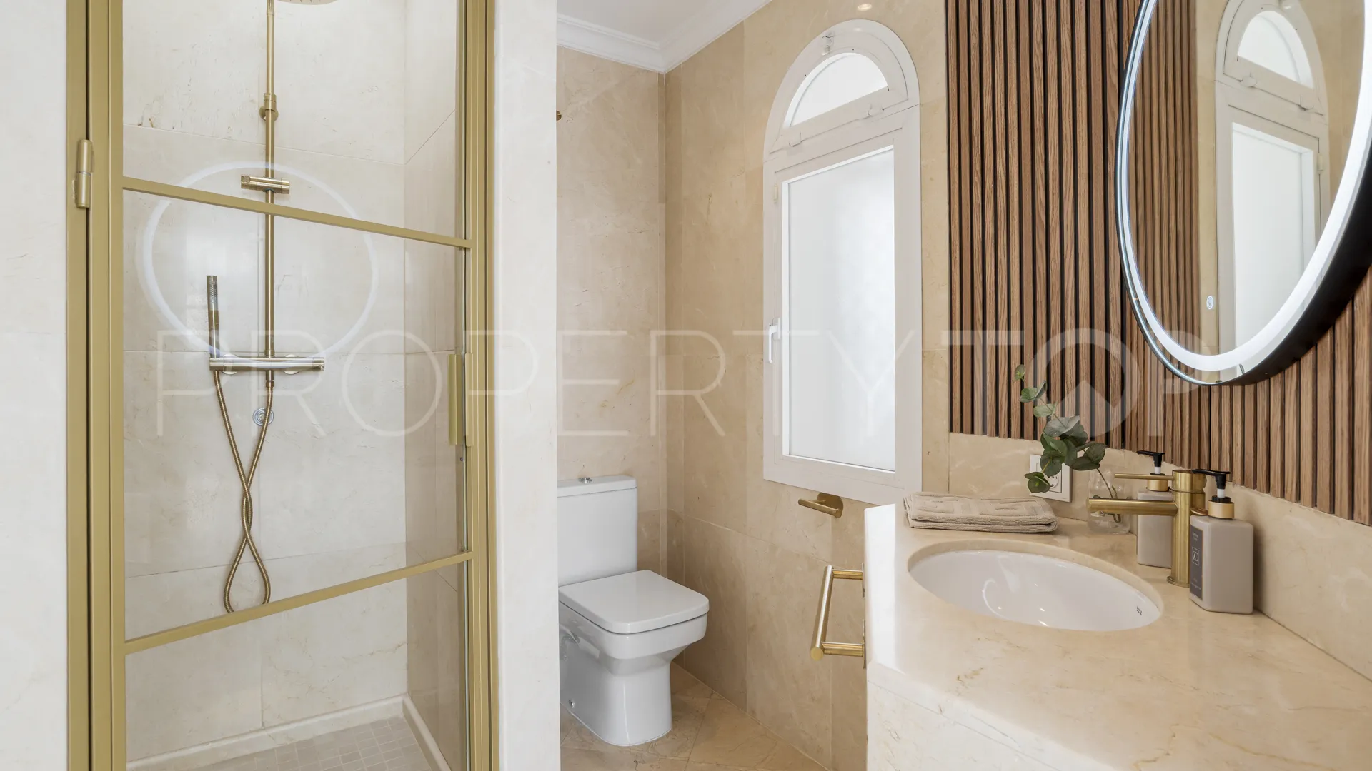 Duplex penthouse with 3 bedrooms for sale in Marbella Golden Mile
