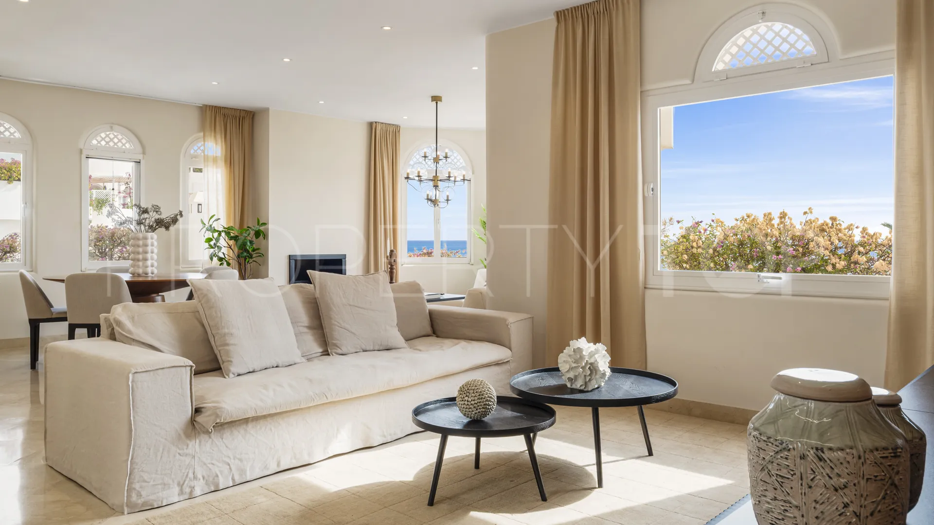 Duplex penthouse with 3 bedrooms for sale in Marbella Golden Mile