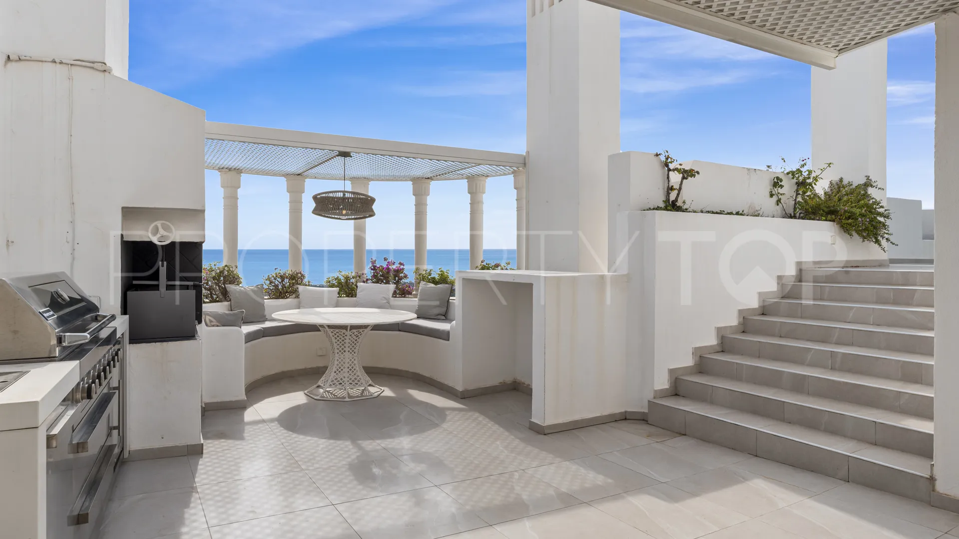 Duplex penthouse with 3 bedrooms for sale in Marbella Golden Mile