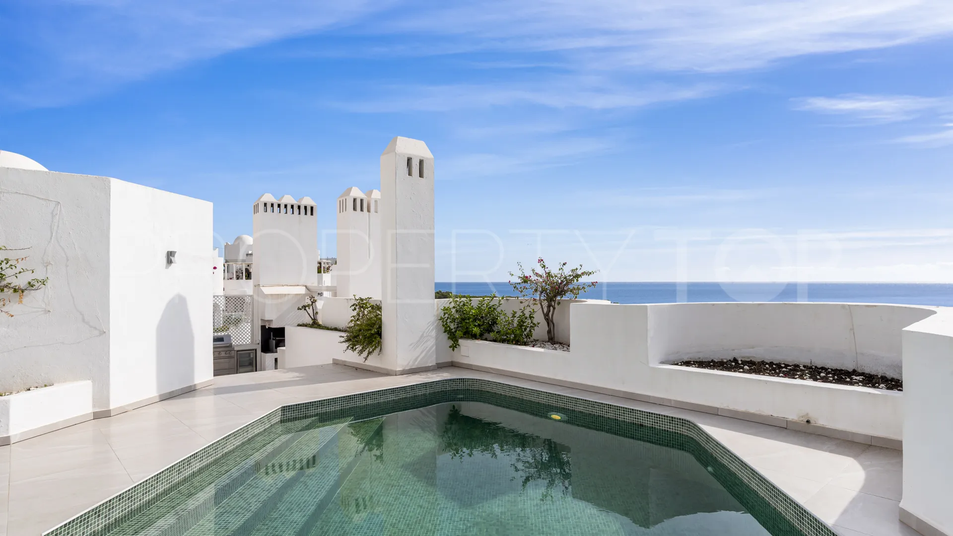 Duplex penthouse with 3 bedrooms for sale in Marbella Golden Mile