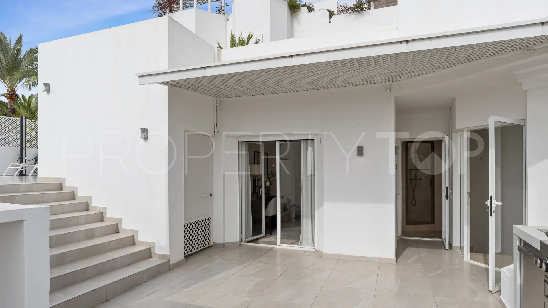 Duplex penthouse with 3 bedrooms for sale in Marbella Golden Mile