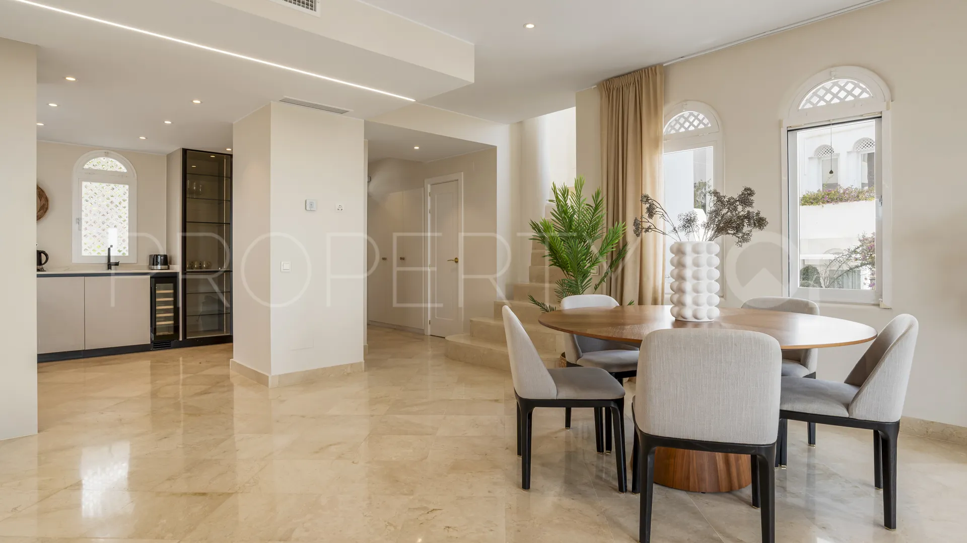 Duplex penthouse with 3 bedrooms for sale in Marbella Golden Mile
