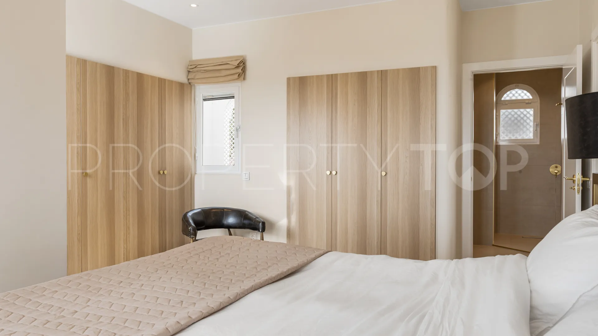Duplex penthouse with 3 bedrooms for sale in Marbella Golden Mile