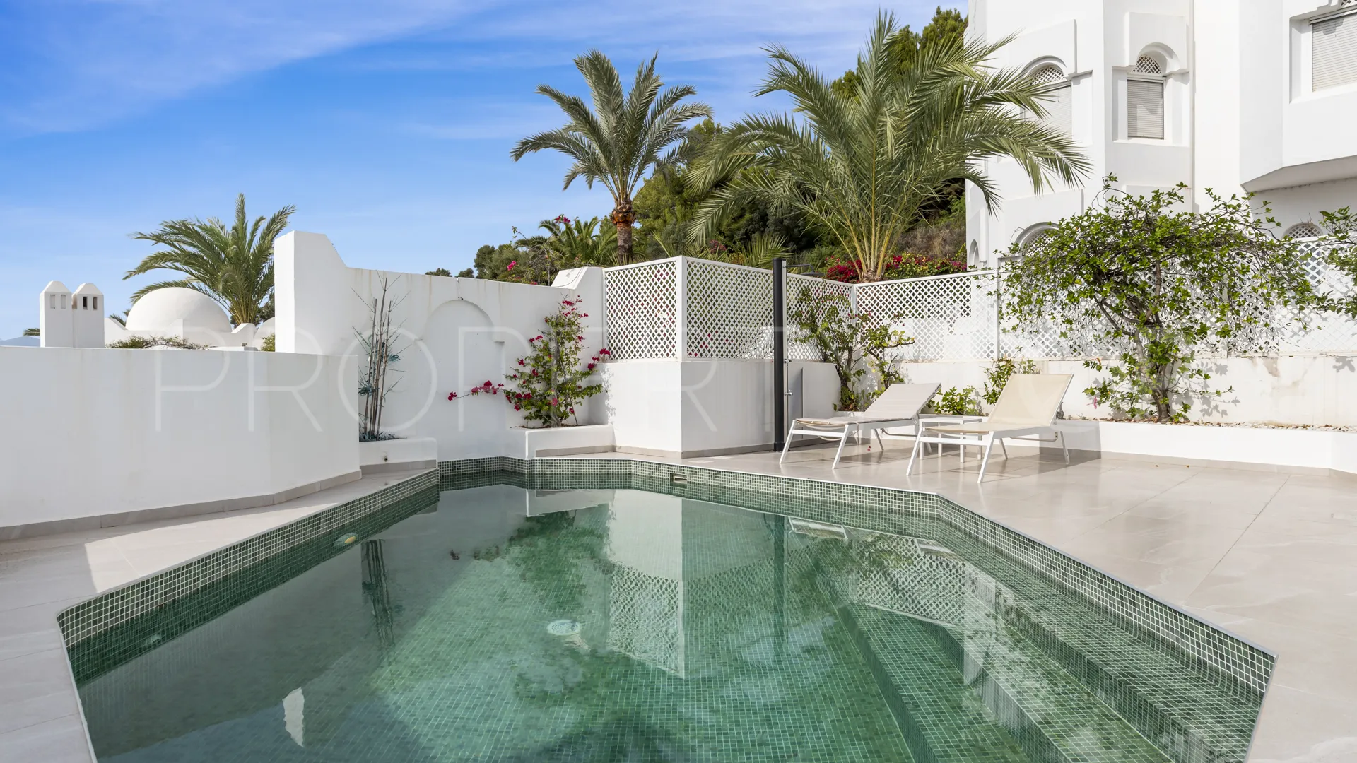 Duplex penthouse with 3 bedrooms for sale in Marbella Golden Mile