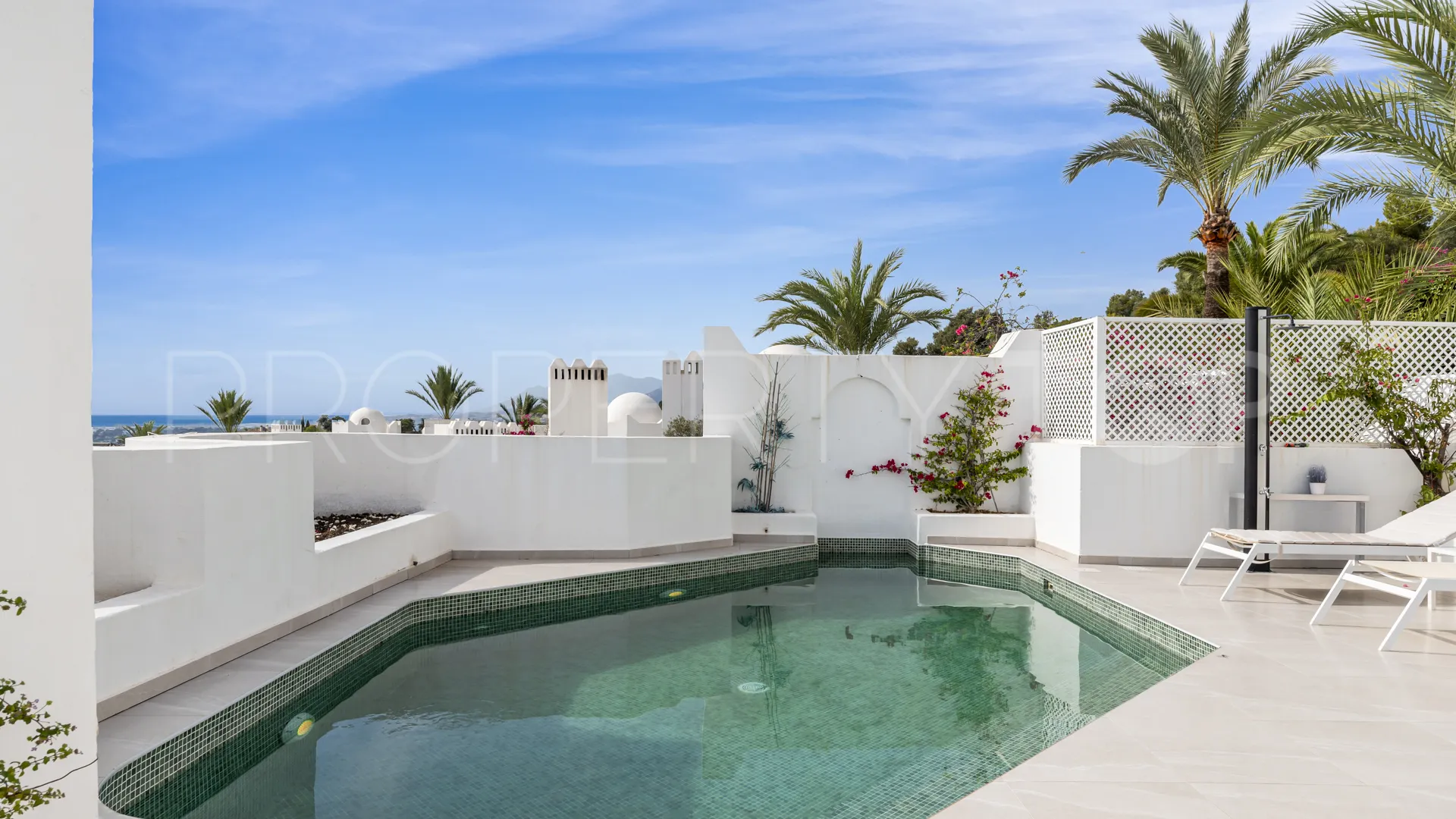 Duplex penthouse with 3 bedrooms for sale in Marbella Golden Mile