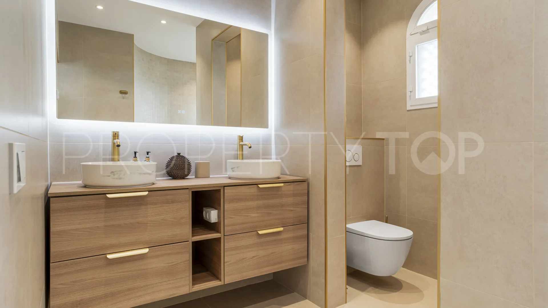 Duplex penthouse with 3 bedrooms for sale in Marbella Golden Mile