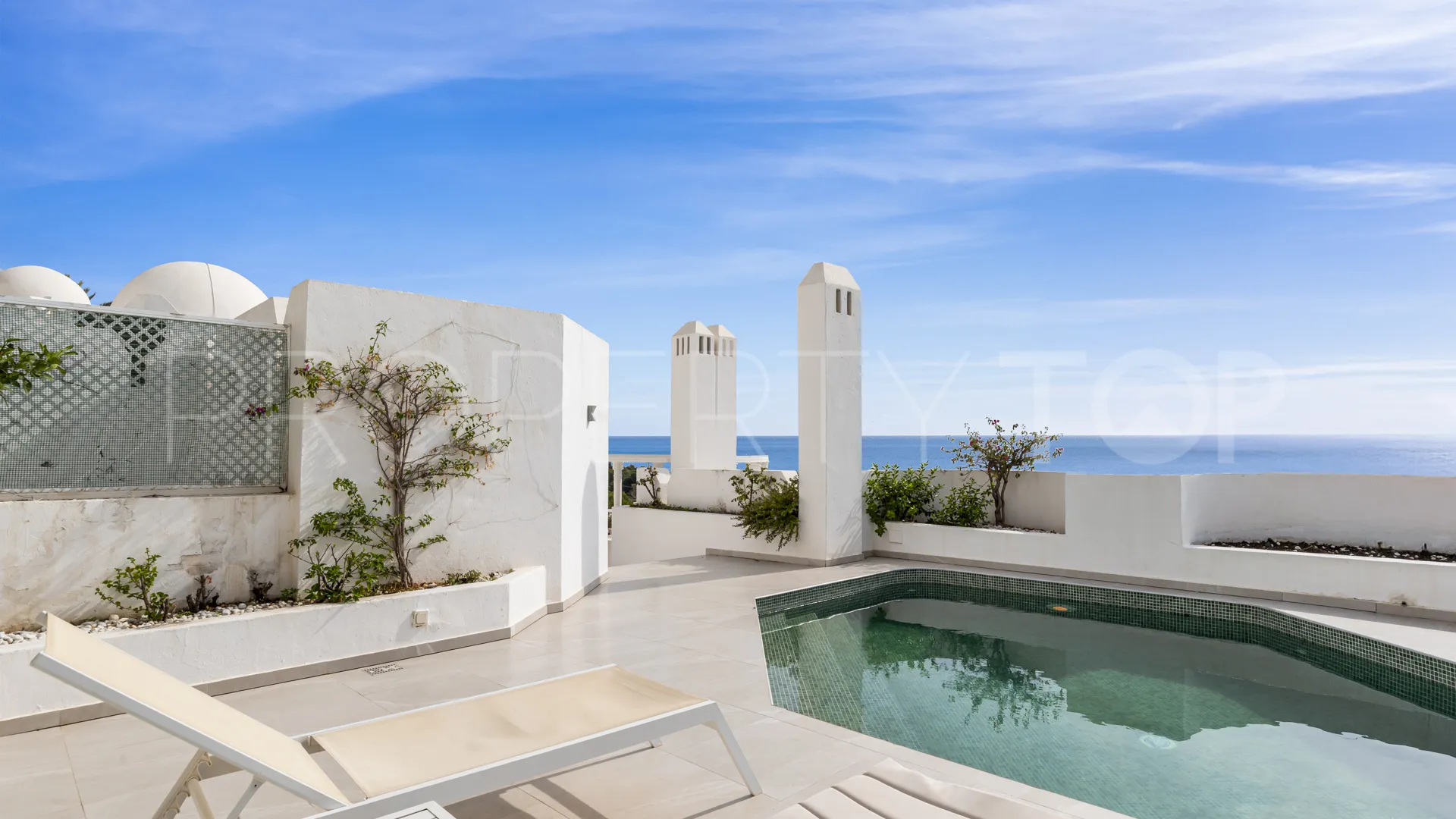 Duplex penthouse with 3 bedrooms for sale in Marbella Golden Mile