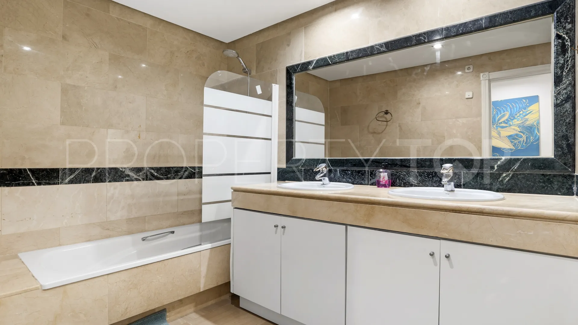 Comprar apartamento planta baja en Bahia de Marbella
