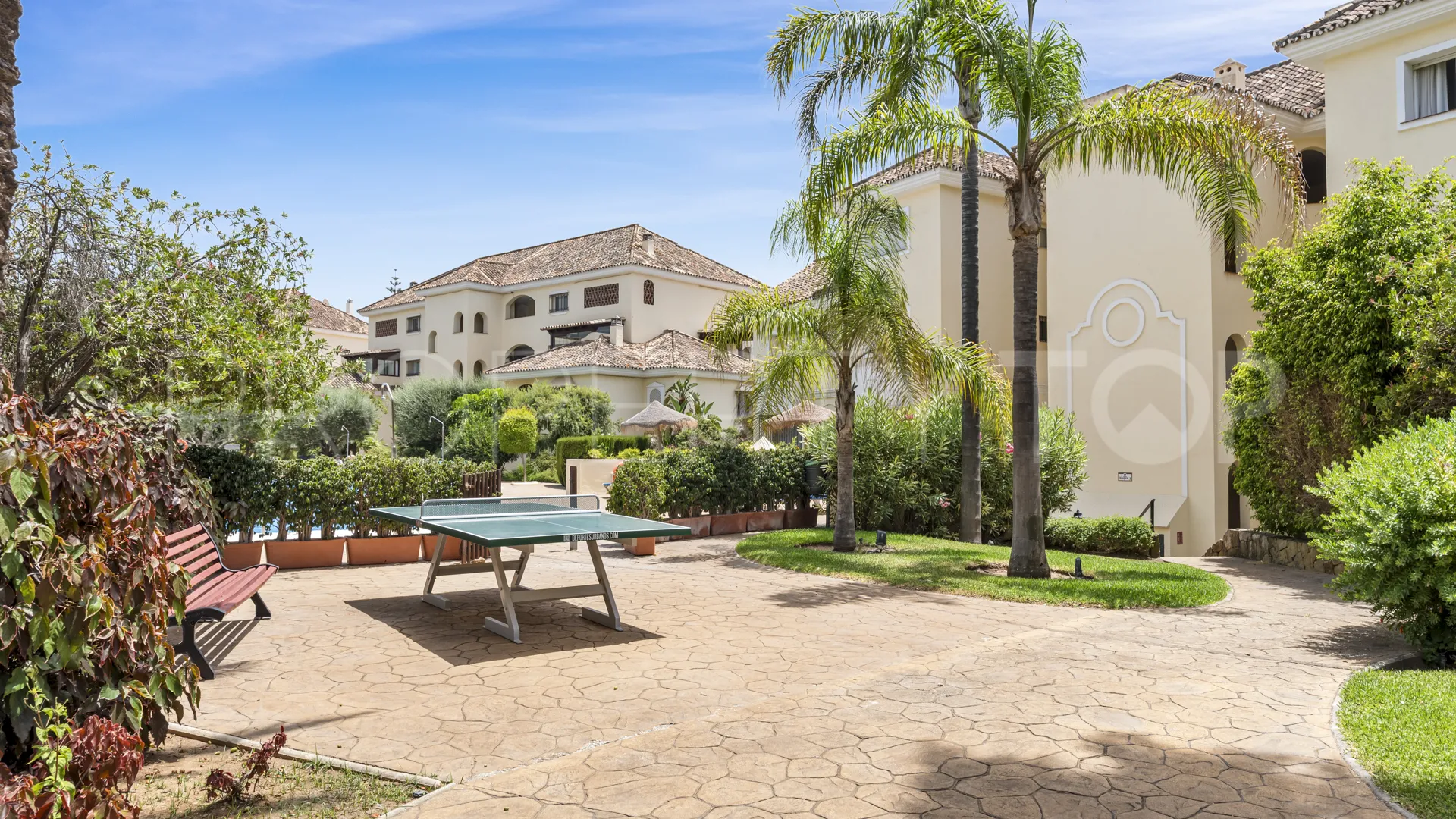 Comprar apartamento planta baja en Bahia de Marbella