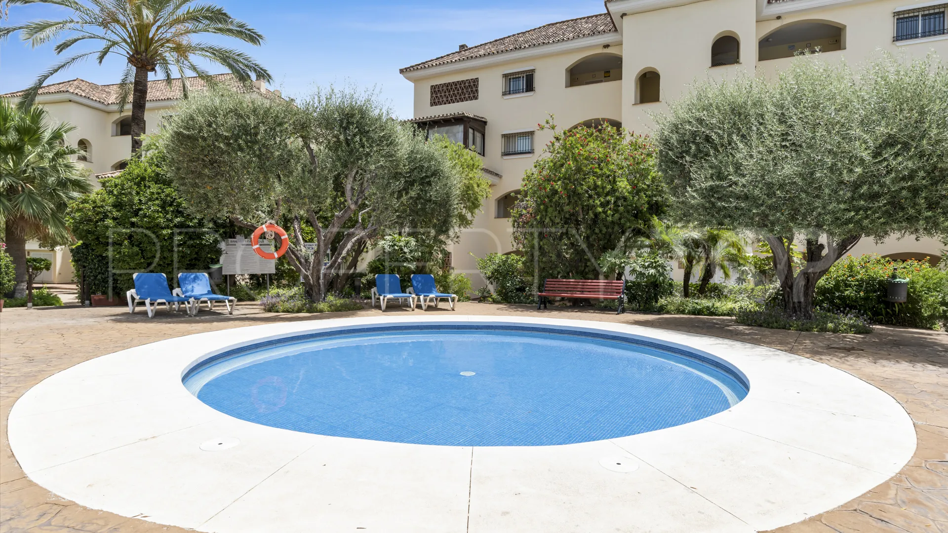 Comprar apartamento planta baja en Bahia de Marbella