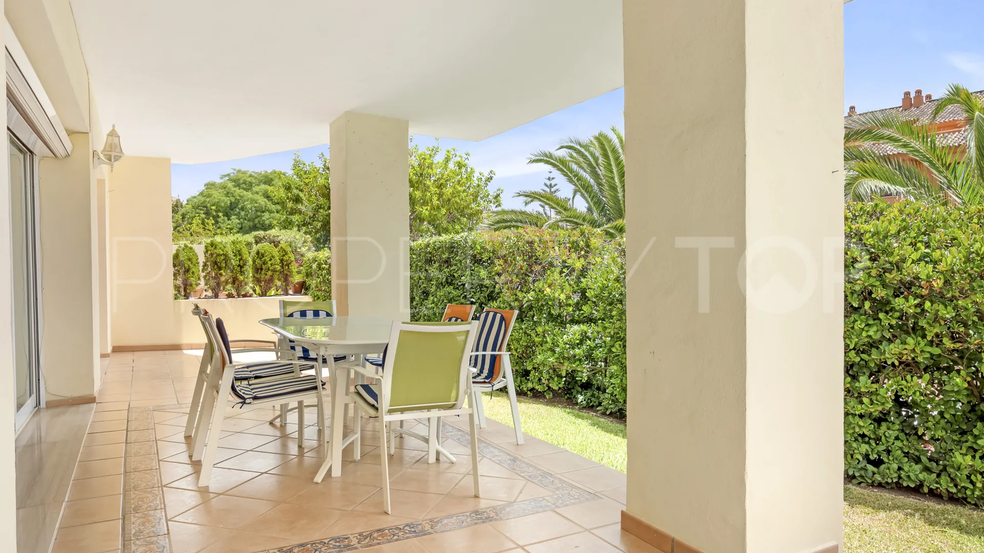 Comprar apartamento planta baja en Bahia de Marbella