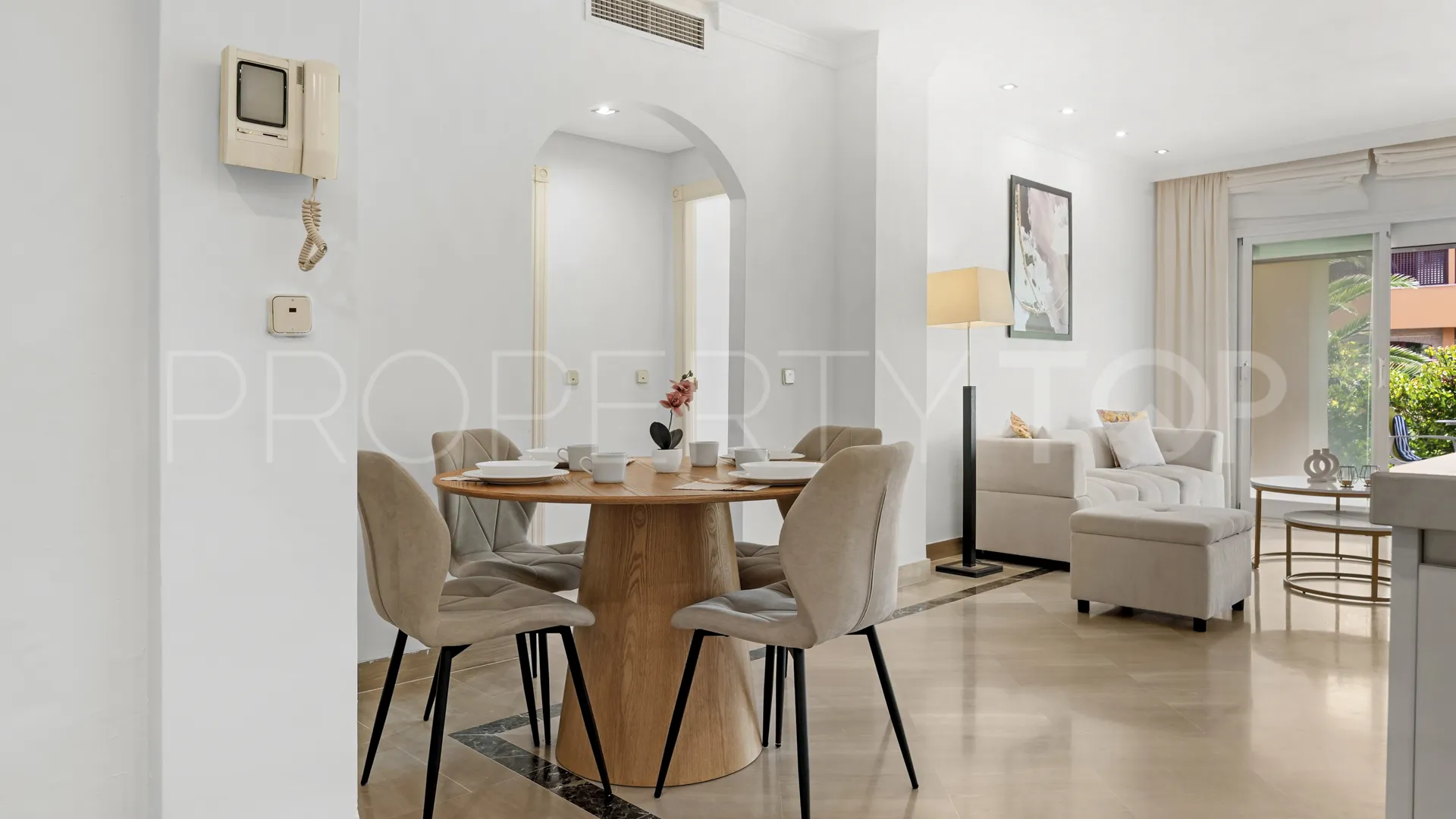 Comprar apartamento planta baja en Bahia de Marbella
