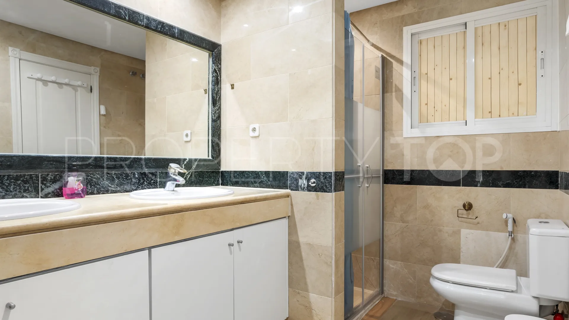 Comprar apartamento planta baja en Bahia de Marbella