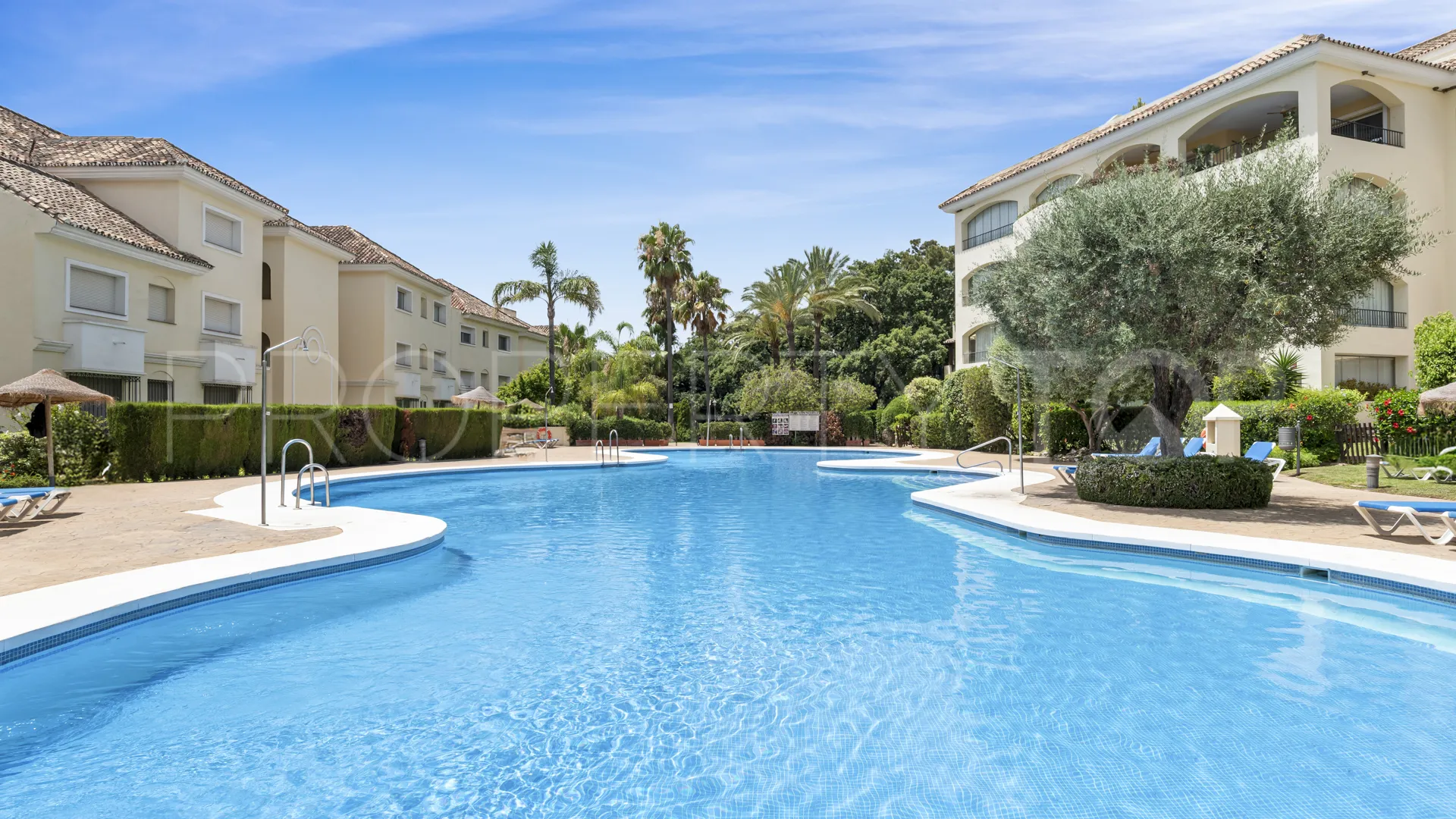 Comprar apartamento planta baja en Bahia de Marbella
