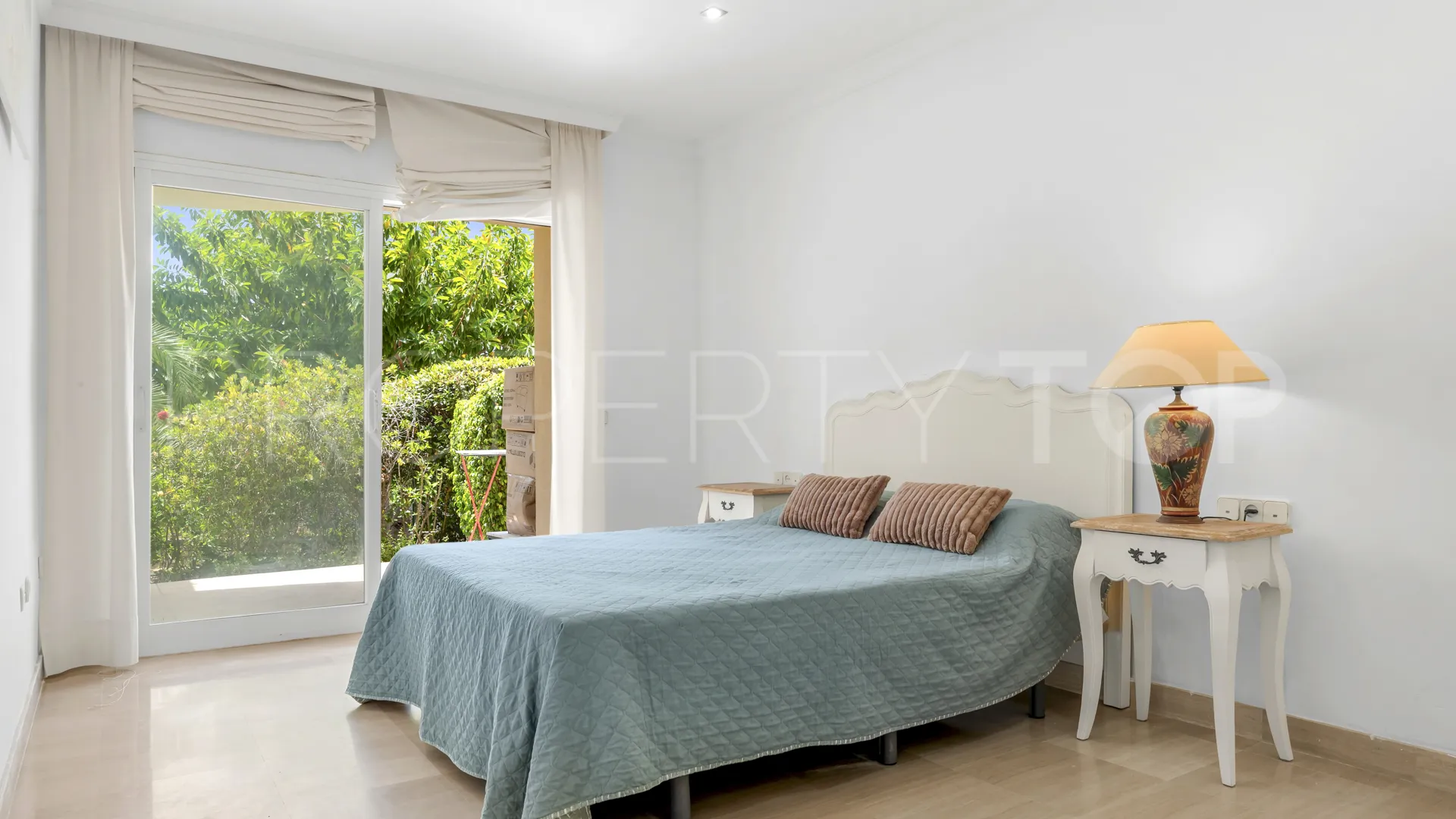 Comprar apartamento planta baja en Bahia de Marbella