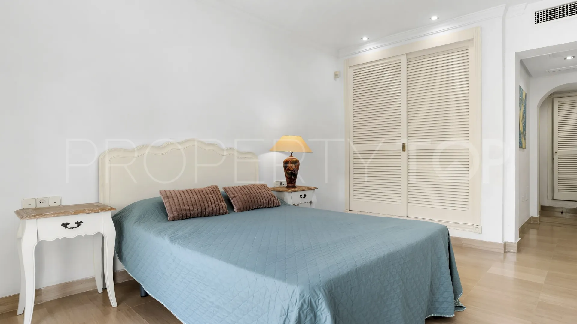 Comprar apartamento planta baja en Bahia de Marbella