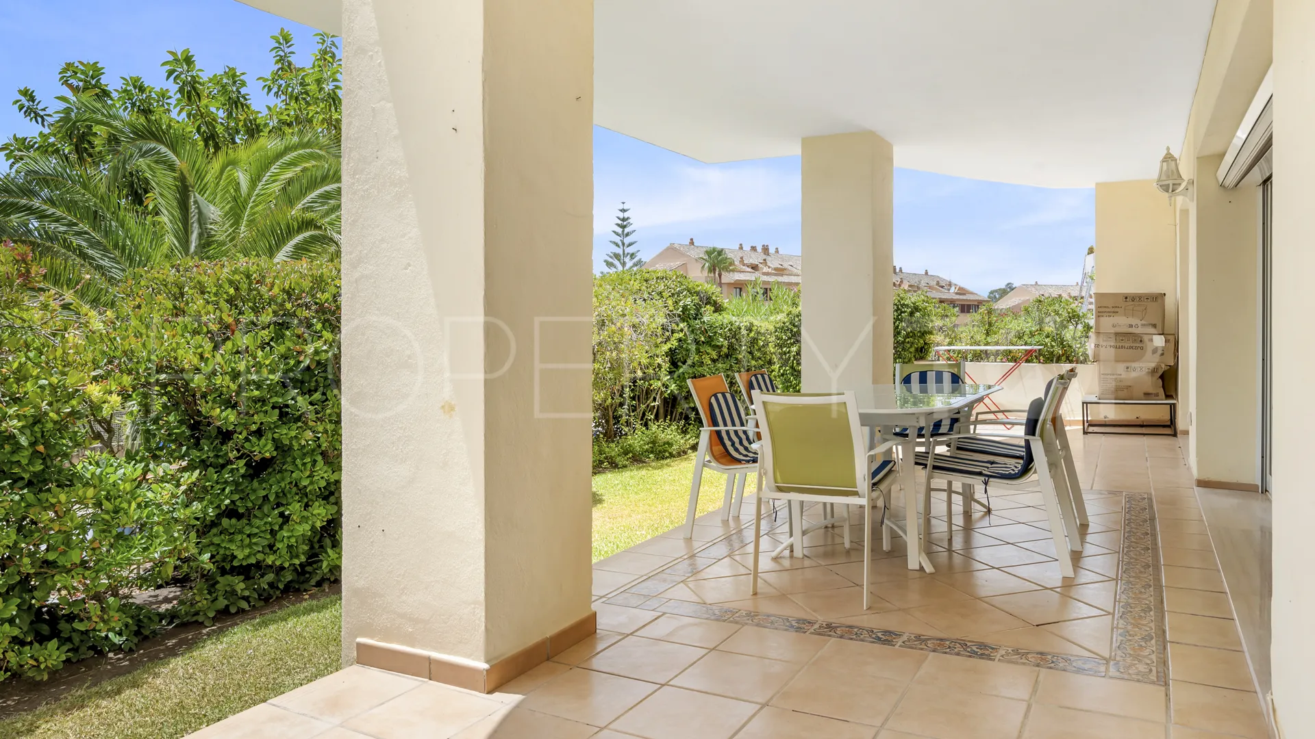 Comprar apartamento planta baja en Bahia de Marbella