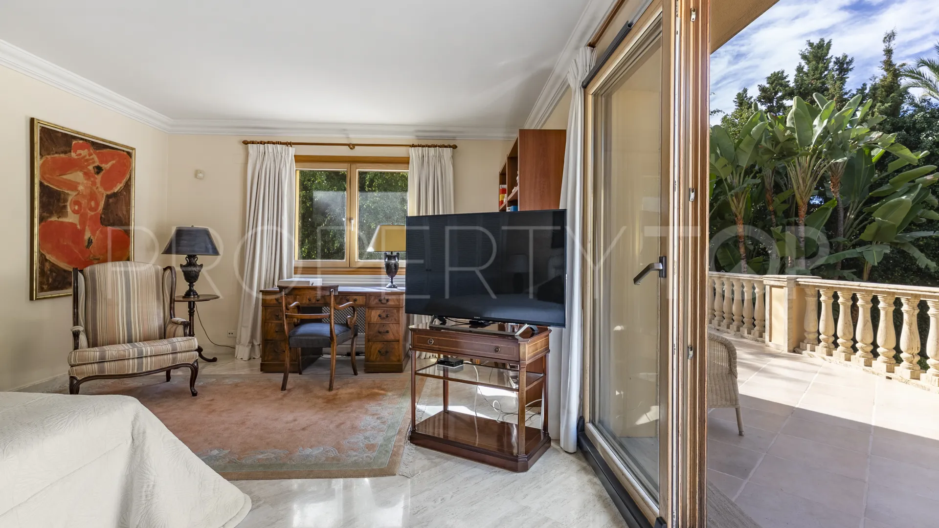 For sale villa with 5 bedrooms in Nueva Andalucia