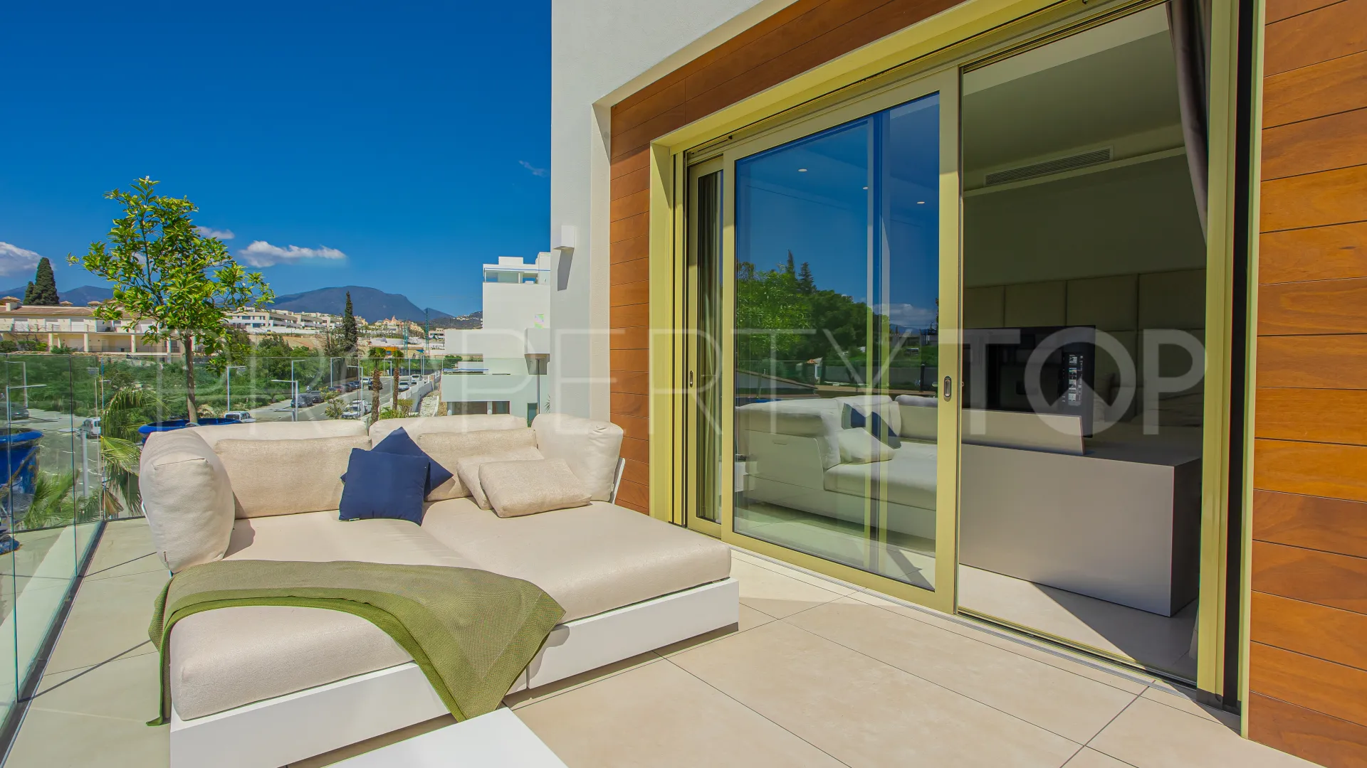 Penthouse with 3 bedrooms for sale in Benalús