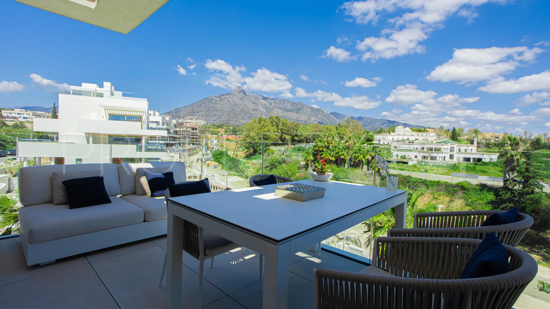 Penthouse with 3 bedrooms for sale in Benalús