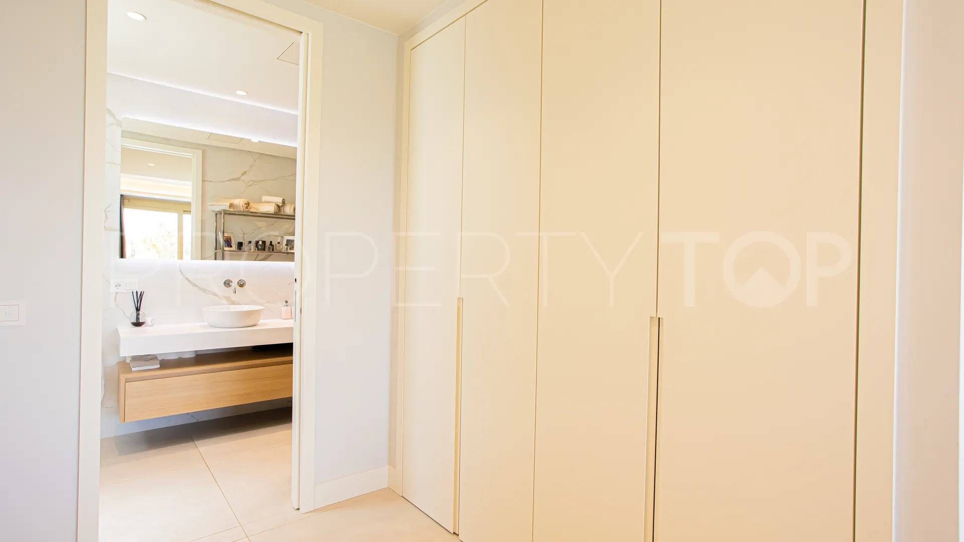 Penthouse with 3 bedrooms for sale in Benalús