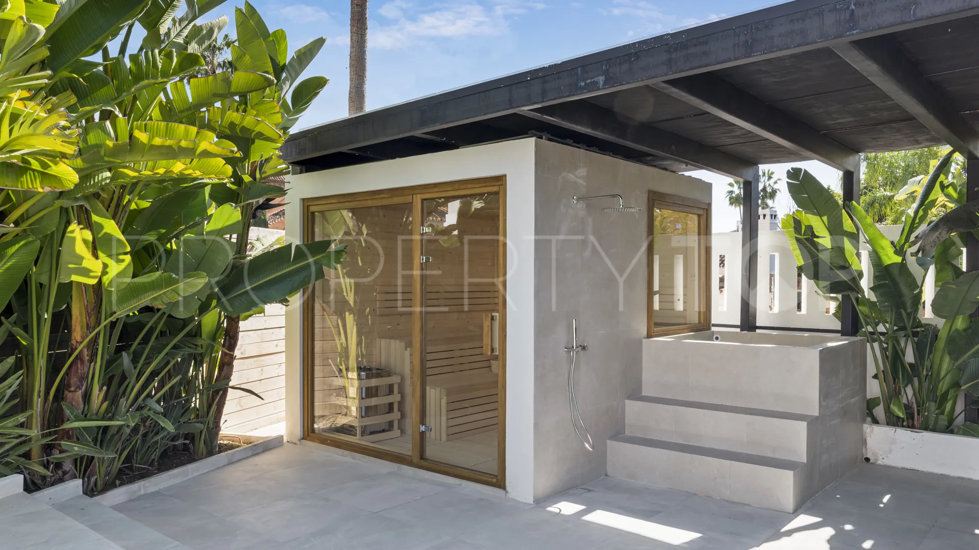 Buy villa in Nueva Andalucia with 6 bedrooms