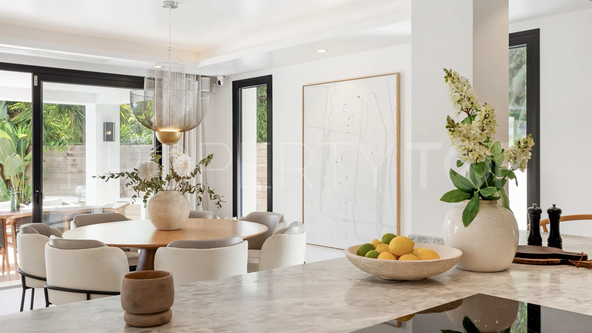 Buy villa in Nueva Andalucia with 6 bedrooms