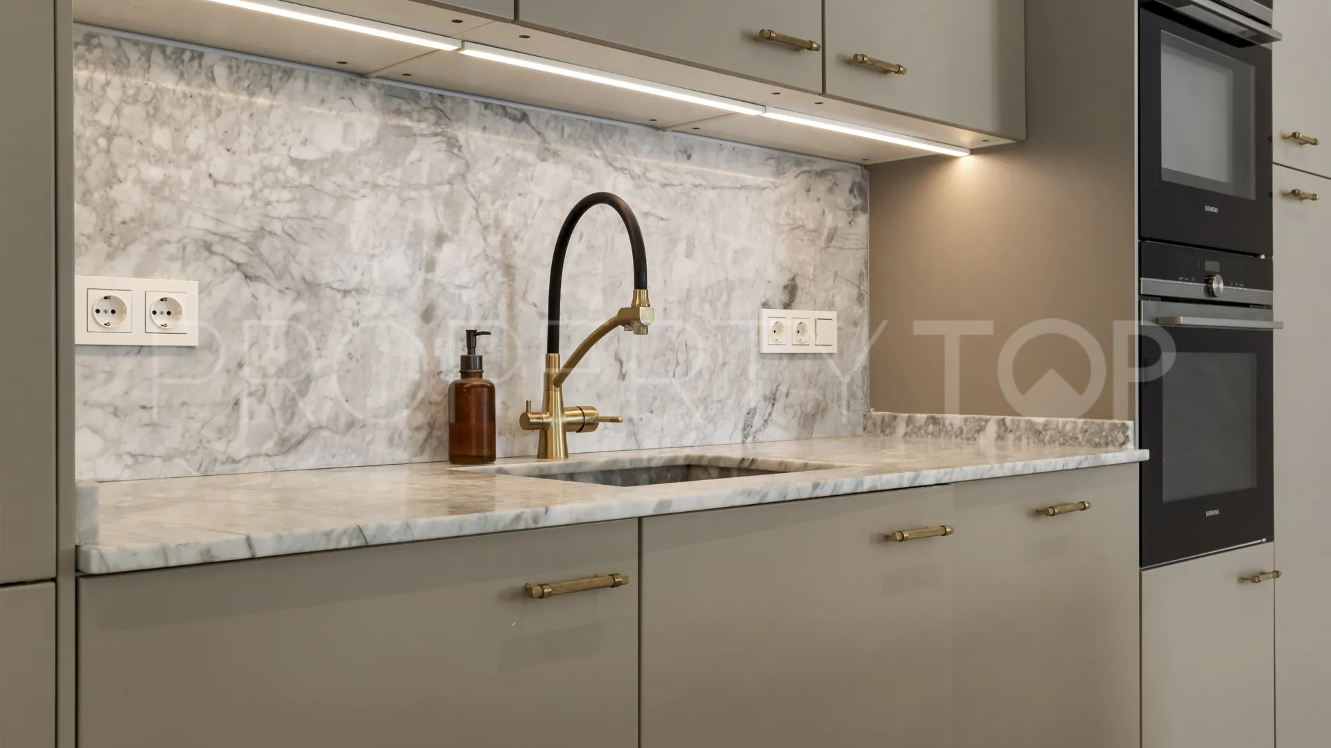 Buy villa in Nueva Andalucia with 6 bedrooms