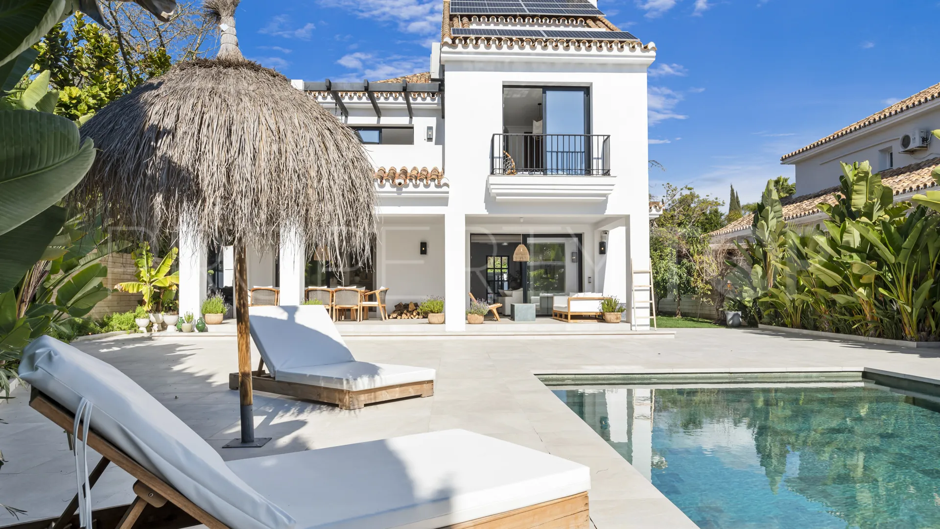 Buy villa in Nueva Andalucia with 6 bedrooms