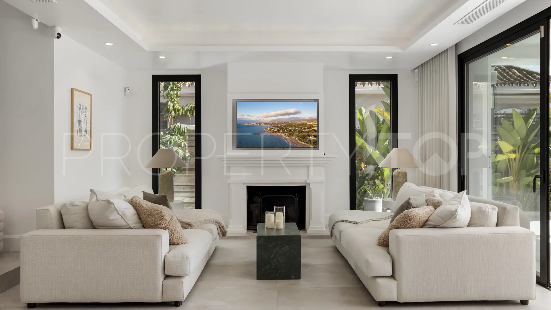 Buy villa in Nueva Andalucia with 6 bedrooms