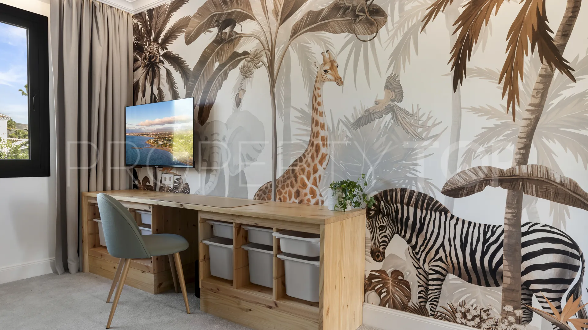 Buy villa in Nueva Andalucia with 6 bedrooms