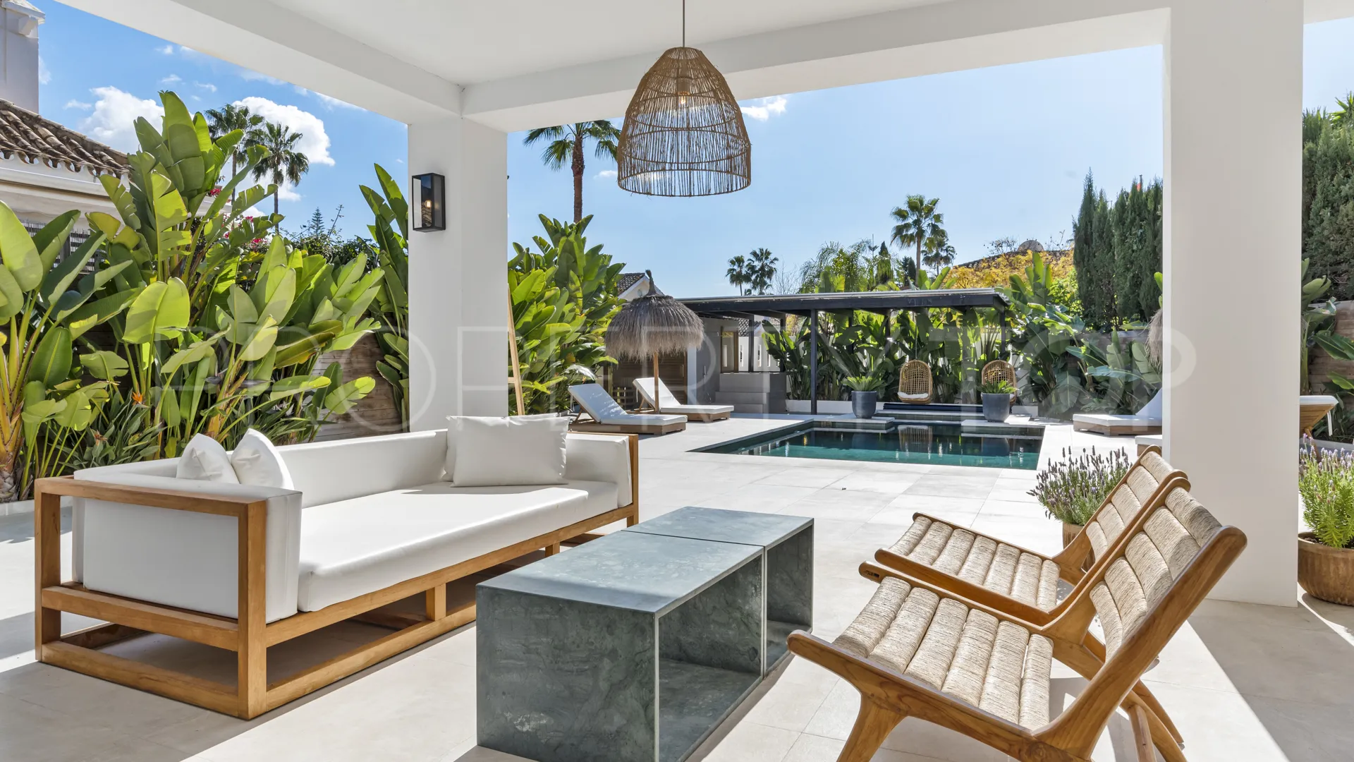 Buy villa in Nueva Andalucia with 6 bedrooms
