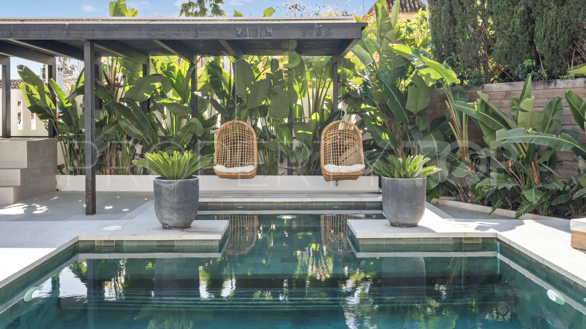 Buy villa in Nueva Andalucia with 6 bedrooms